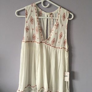 NWT! White blouse with red detail